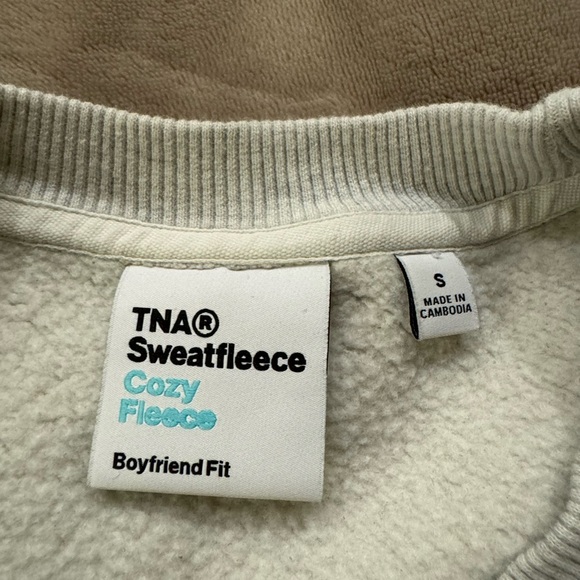 Aritzia TNA Cozy Fleece Boyfriend Fit sweatshirt - Picture 3 of 3